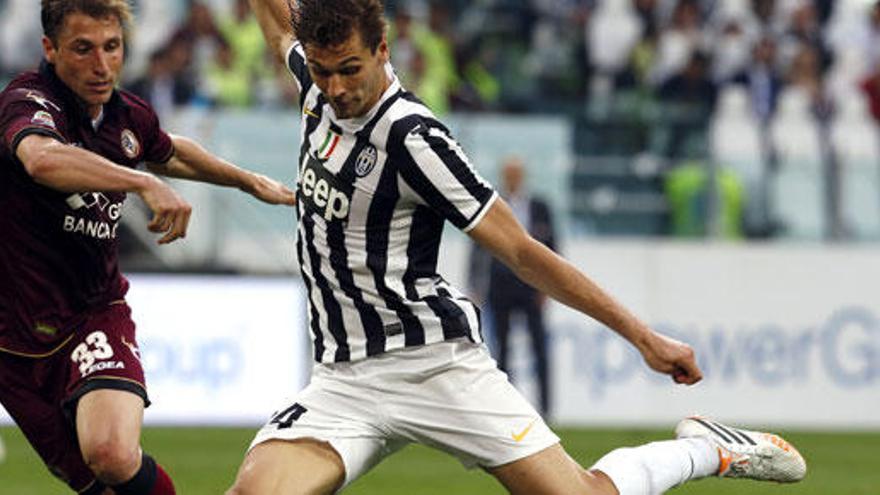 Fernando Llorente en una jugada con el Juventus