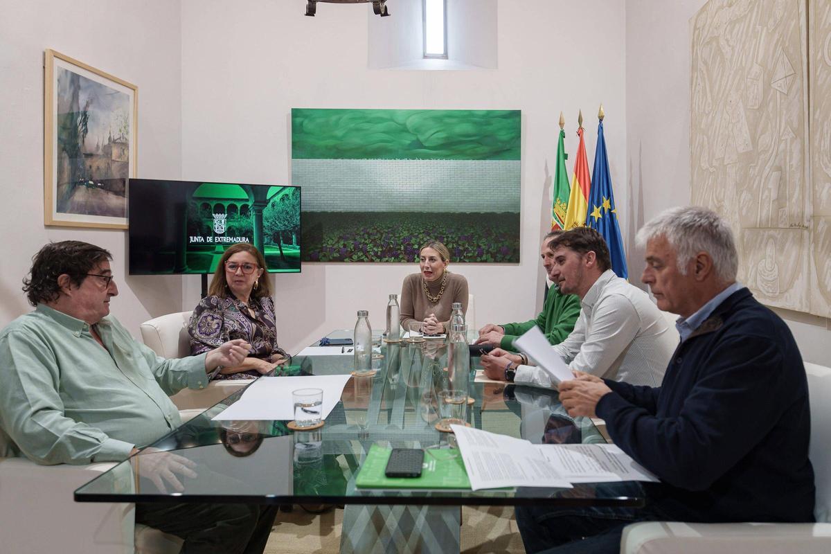 Un momento de la reunión celebrada este martes.