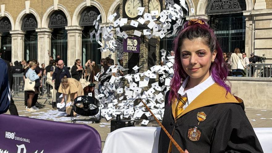 Els fans de Harry Potter celebren a Londres la tornada a Hogwarts abans de l’estrena de la sèrie