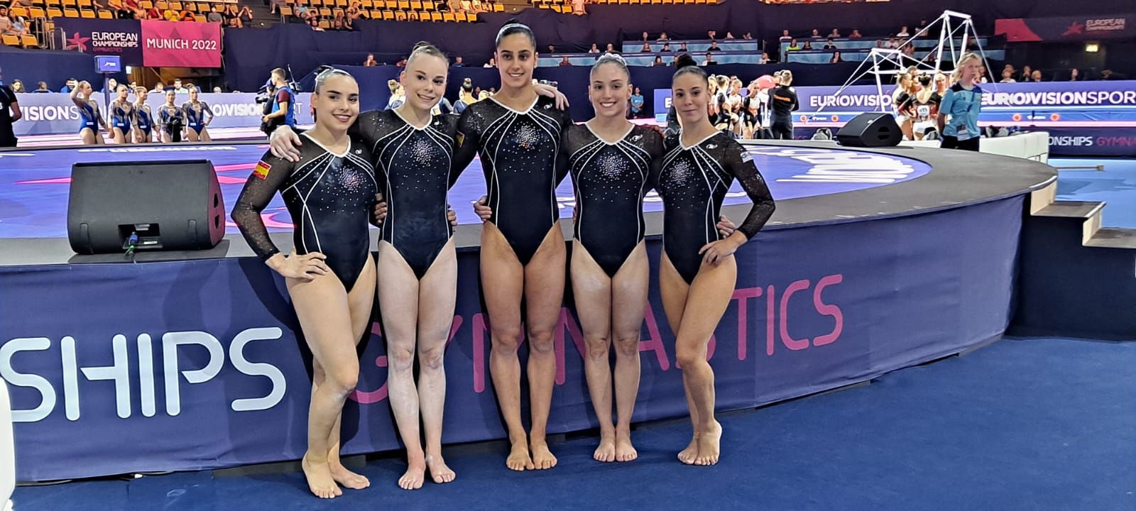 La selecció espanyola a l&#039;Olympiahalle, amb Lorena Medina a la dreta