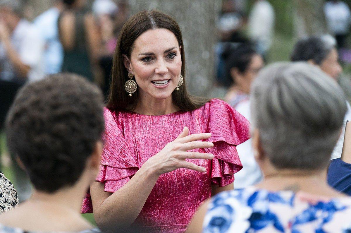 Kate Middleton luciendo pendientes étnicos