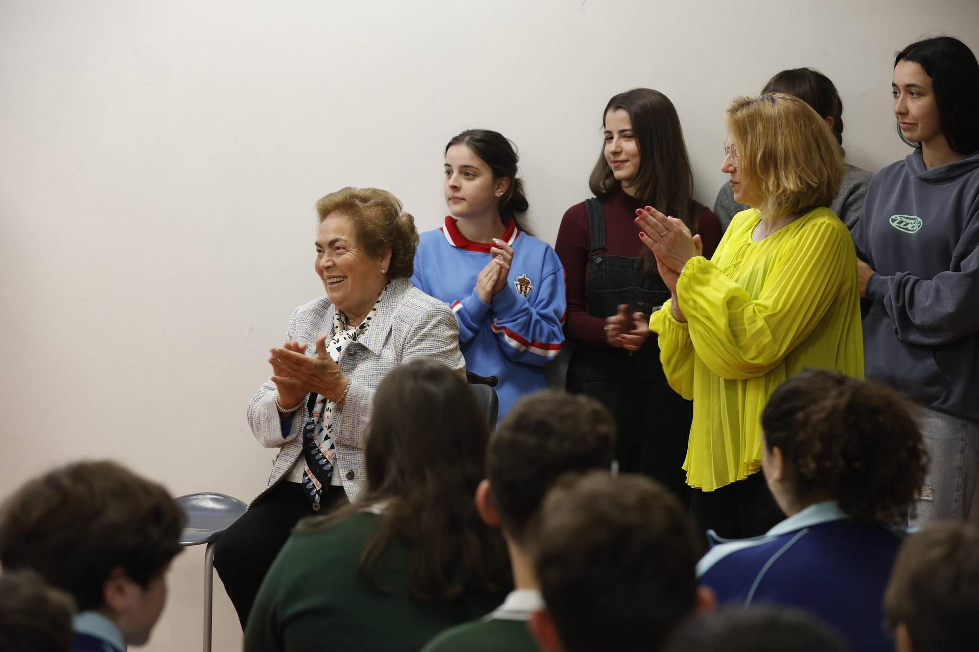 El homenaje en La Corolla a la primera conductora de ambulancias en Asturias, en imágenes