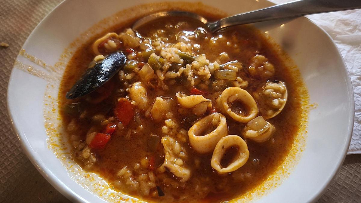 El arroz caldoso de marisco del menú del día del restaurante Can Codina.