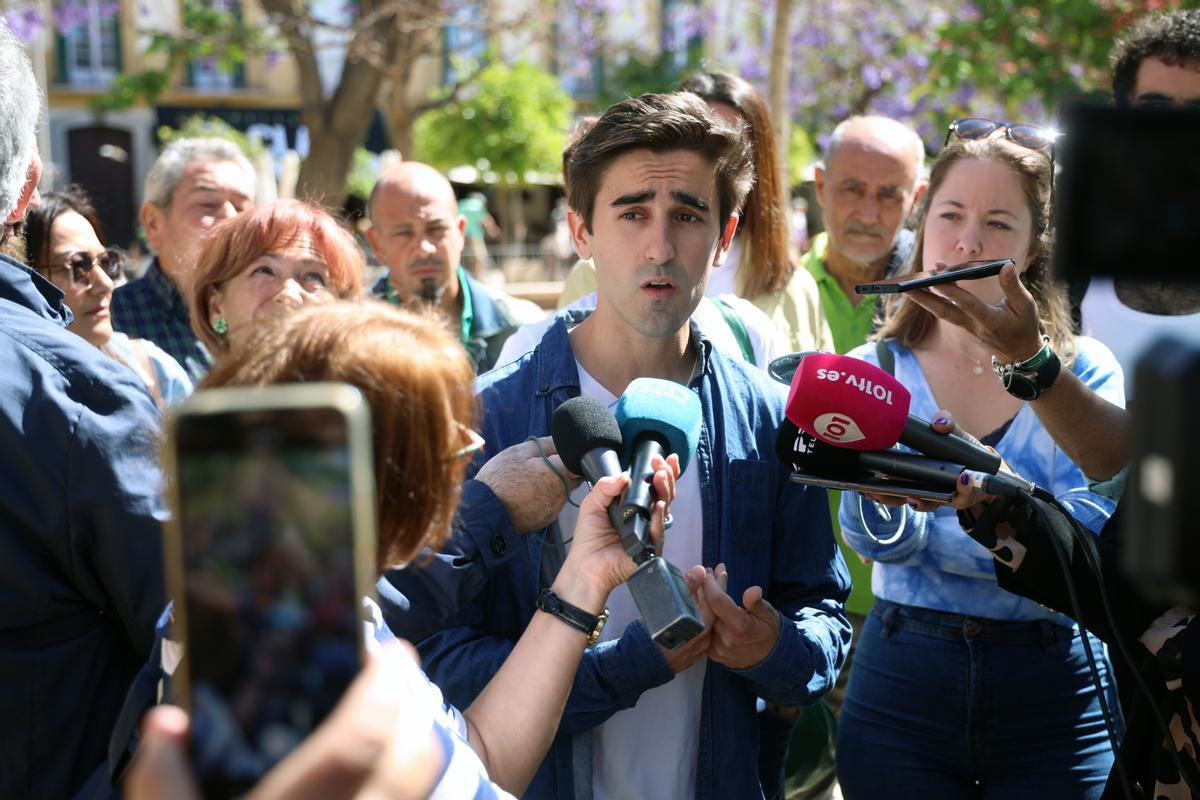 Teresa Rodríguez y Luis Rodrigo, en un acto de campaña de Adelante Andalucía en Málaga