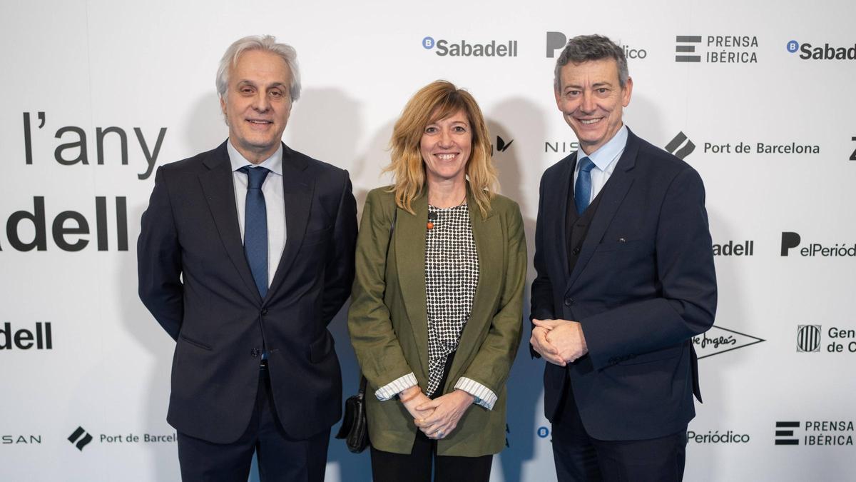 Fede Segarra, dircom de Damm, Cinta Aixendri Ruiz, regidora docupació, promoció econòmica i turisme de Granollers, y Carlos Jiménez, gerente del ayuntamiento de Granollers
