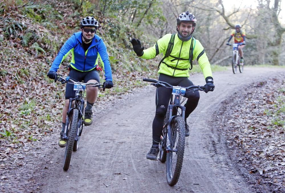 Más de 600 cicistas protagonizaron la quinta edición de la Bikedada entre Vigo y Eiras.