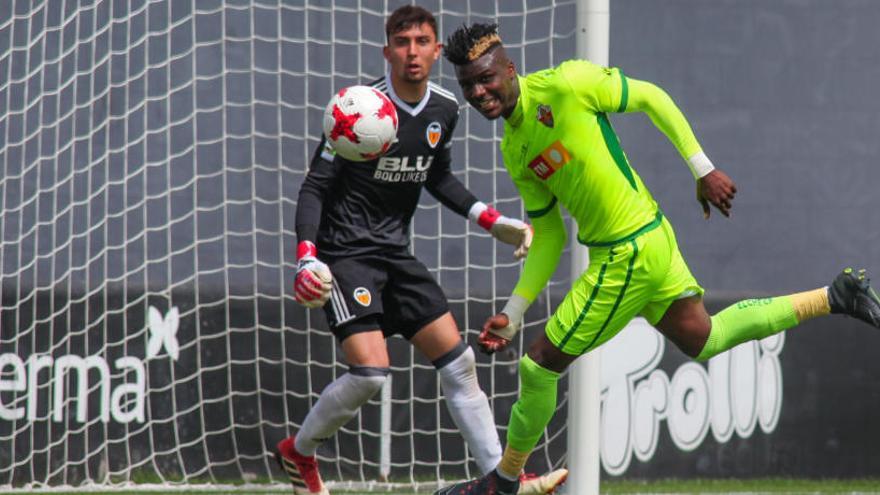 Sory Kaba, durante el partido Valencia Mestalla-Elche disputado el domingo en Paterna