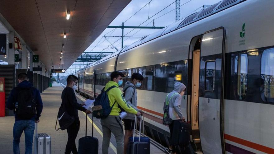 Usuarios del tren de Zamora a Madrid claman por los altos precios de los billetes