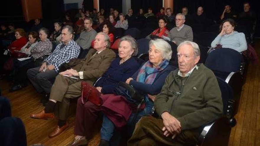 Asistentes a la jornada brumaria celebrada ayer. // Rafa Vázquez