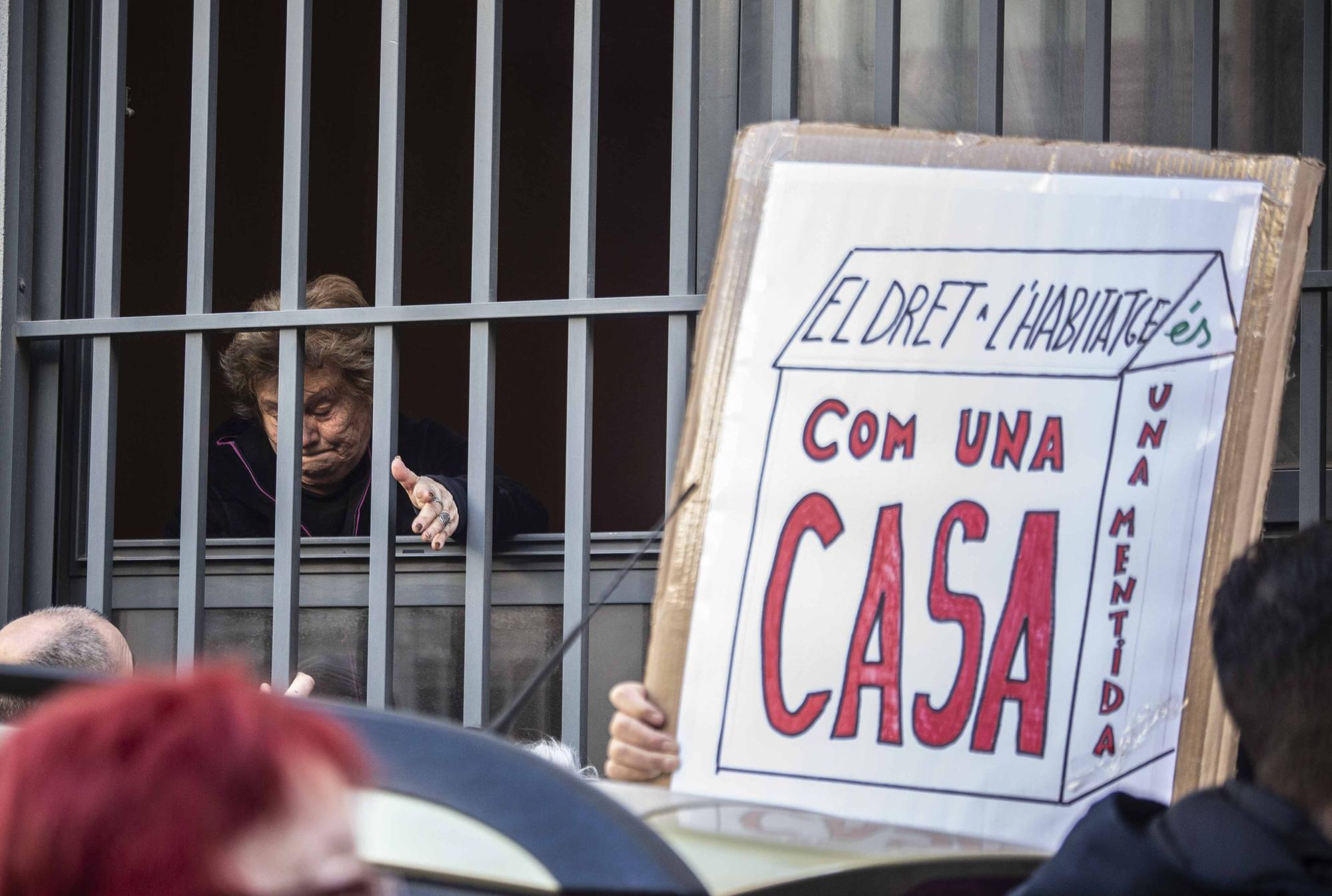 Tensión en Alicante por el desahucio a una pensionista en una vivienda propiedad de un fondo buitre