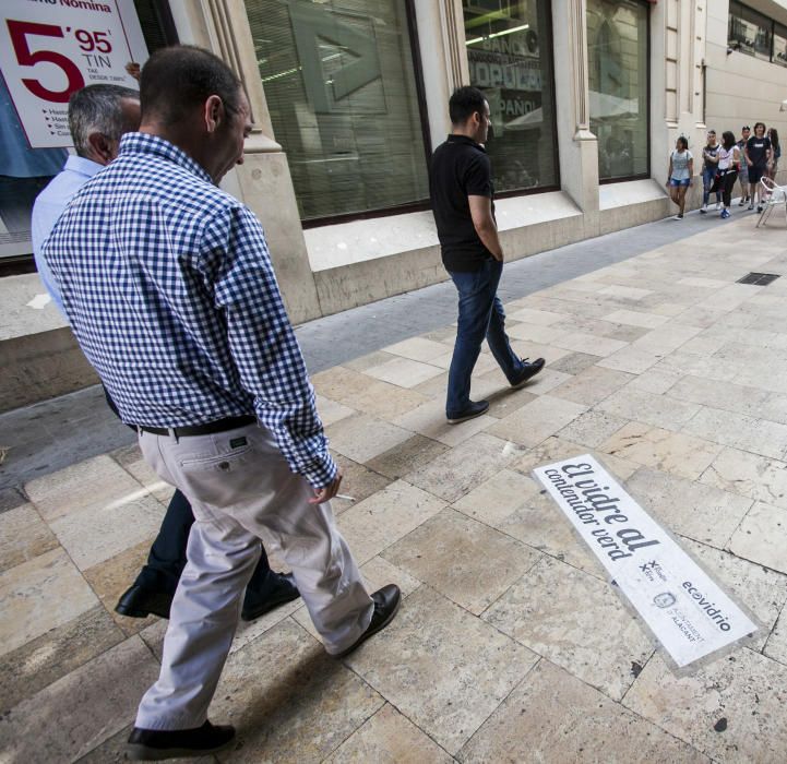 Las aceras de Alicante se cubren de mensajes