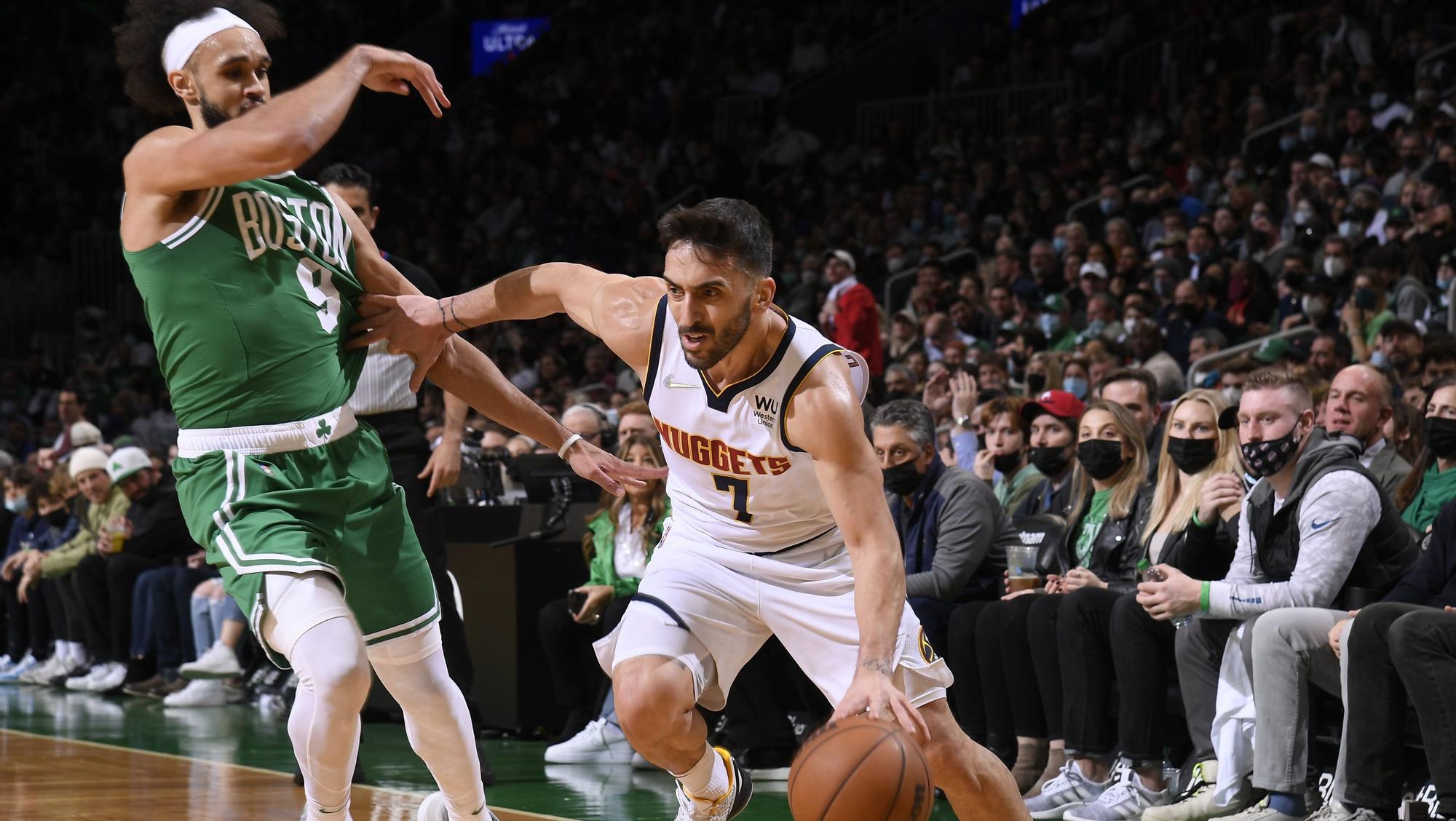 Facu Campazzo, con los Nuggets, ante los Celtics.