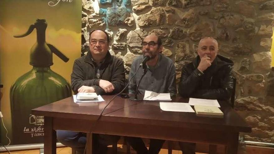 Regino Mateo, Luis Salcines y Miguel Rojo, ayer en Cangas de Onís.