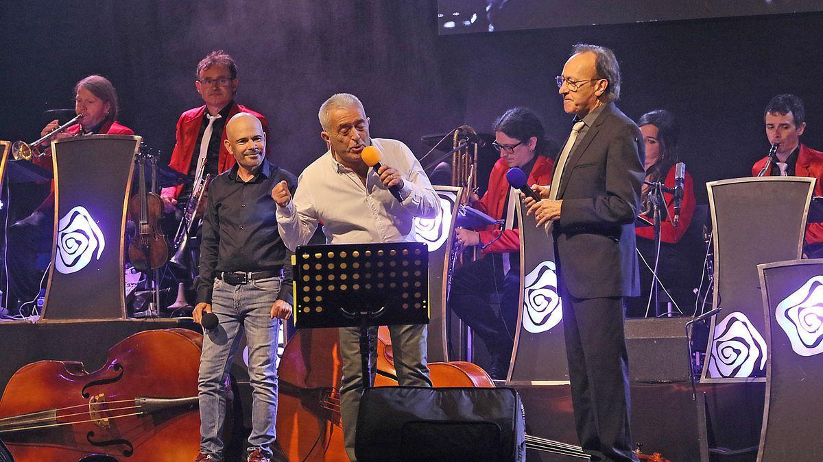 Francesc Díaz, Josep M. Prat i Josep M. Viñas, tres dels cantants veterans, en un moment del concert