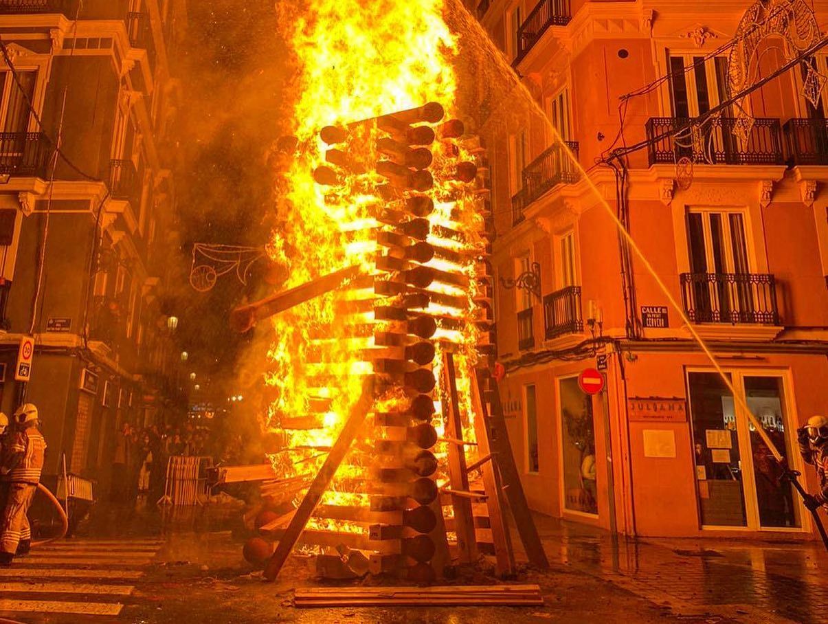 Arden las cerillas de Borrull-Socors