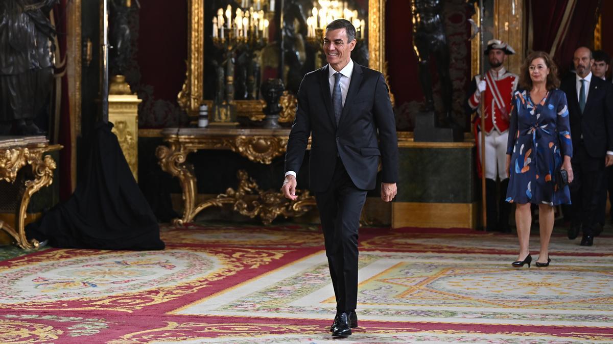 Los Reyes, la Princesa de Asturias y la Infanta Sofía presiden una recepción en el Palacio Real por el Día de la Fiesta Nacional