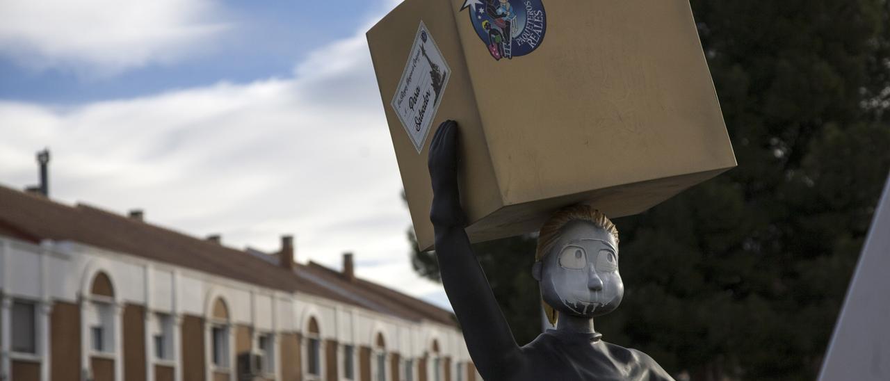 Acto vandálico contra el monumento a los paqueteros de los Reyes Mayos de Ibi