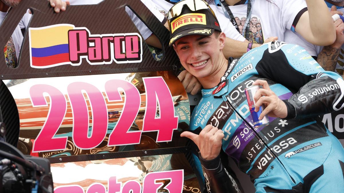 David Alonso of Colombia, winner and Moto3 World Champion, celebrates after the Moto3 race of the Motorcycling Grand Prix of Japan in Motegi, north of Tokyo, Japan, 06 October 2024. (Motociclismo, Ciclismo, Japón, Tokio)