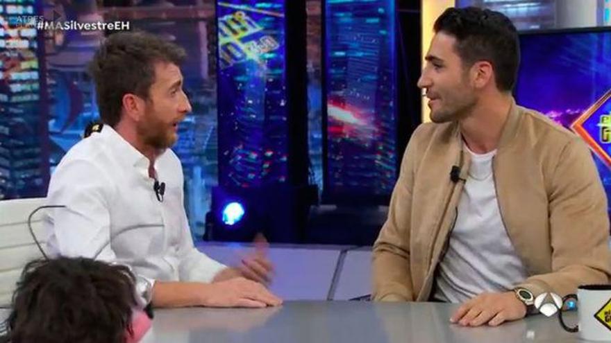 Miguel Ángel Silvestre desvela en ‘El Hormiguero’ los trucos de las escenas ‘picantes’ de Hollywood