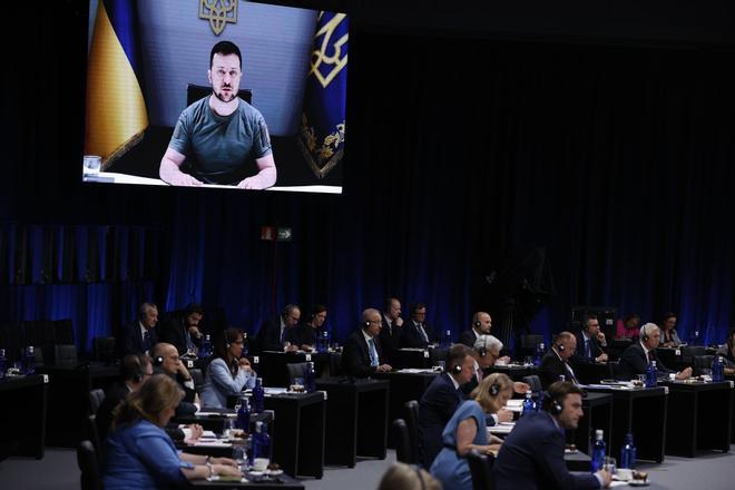 Zelenski interviene en la cumbre de la OTAN por videoconferencia.