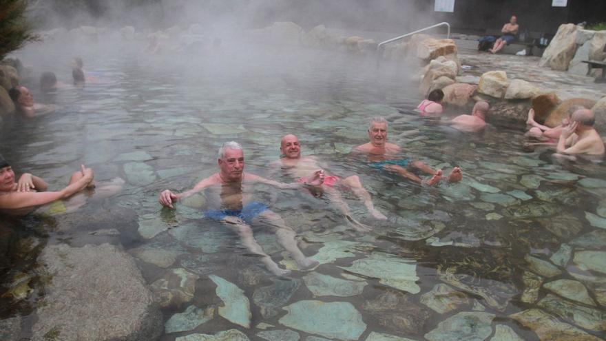 Los bañistas, de nuevo en las termas de Burga de Canedo.