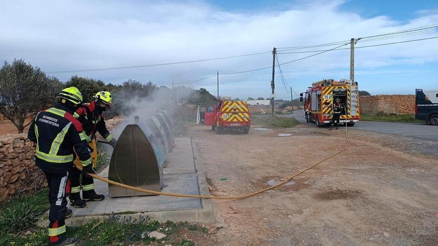 Arde un contenedor soterrado en Formentera