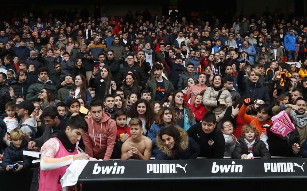 Búscate en el entrenamiento del Valencia CF en  Mestalla