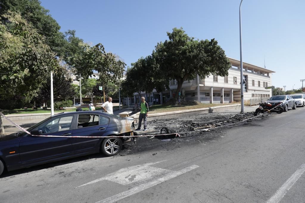 Incendian una batería de contenedores junto a la Comisaría de la Policía Local de Son Gotleu