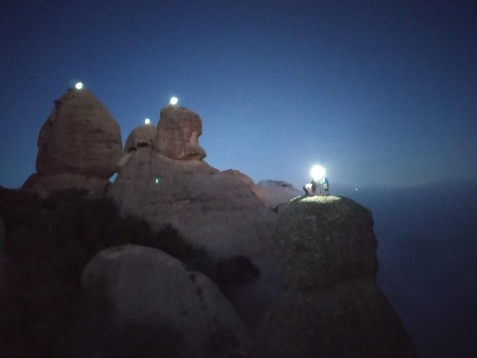 «Llum i llibertat» il·lumina les agulles de Montserrat