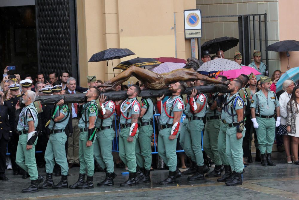 Traslado del Cristo de la Buena Muerte a cargo de la Legión.