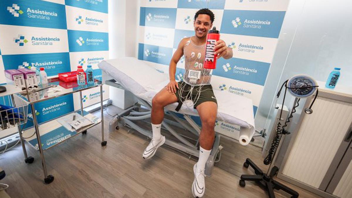 Vitor Roque pasó la revisión médica este miércoles 27 de diciembre