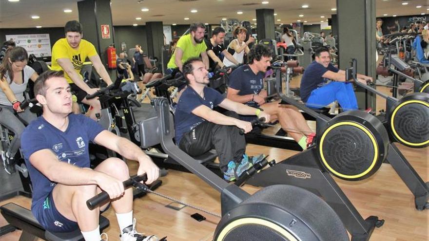 Los jugadores de voleibol de Cáceres, contra la obesidad infantil