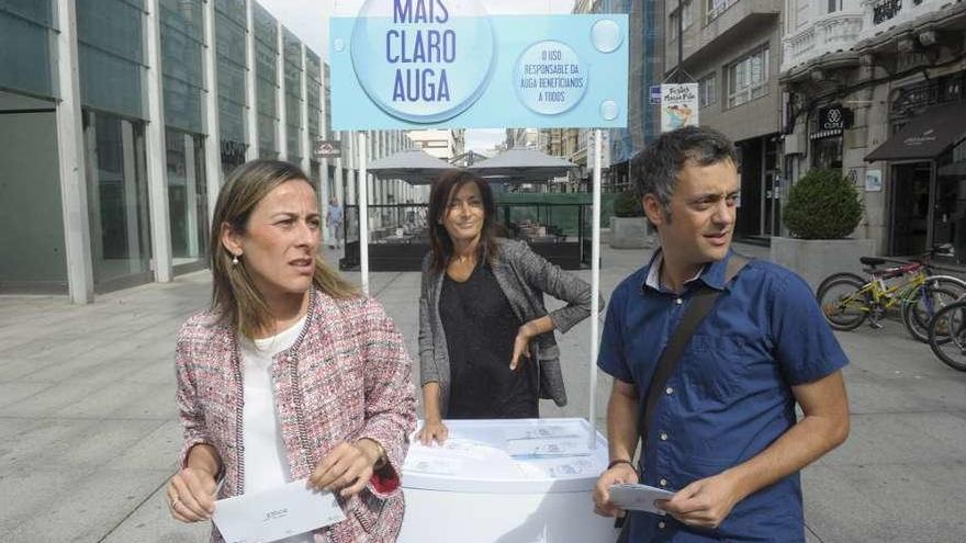 La conselleira de Infraestruturas, Ethel Vázquez, y el alcalde, Xulio Ferreiro, en un acto en A Coruña.