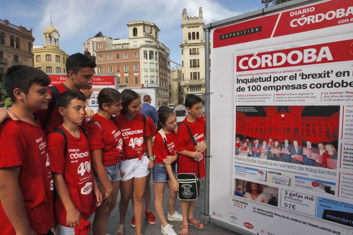 Las Tendillas se llena de 40 años de portadas de Diario CÓRDOBA sobre trasplantes