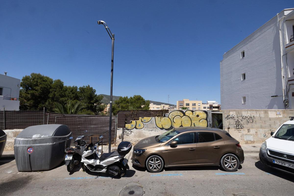 Imágenes del solar okupado de Ibiza con "riesgo real de incidente grave"
