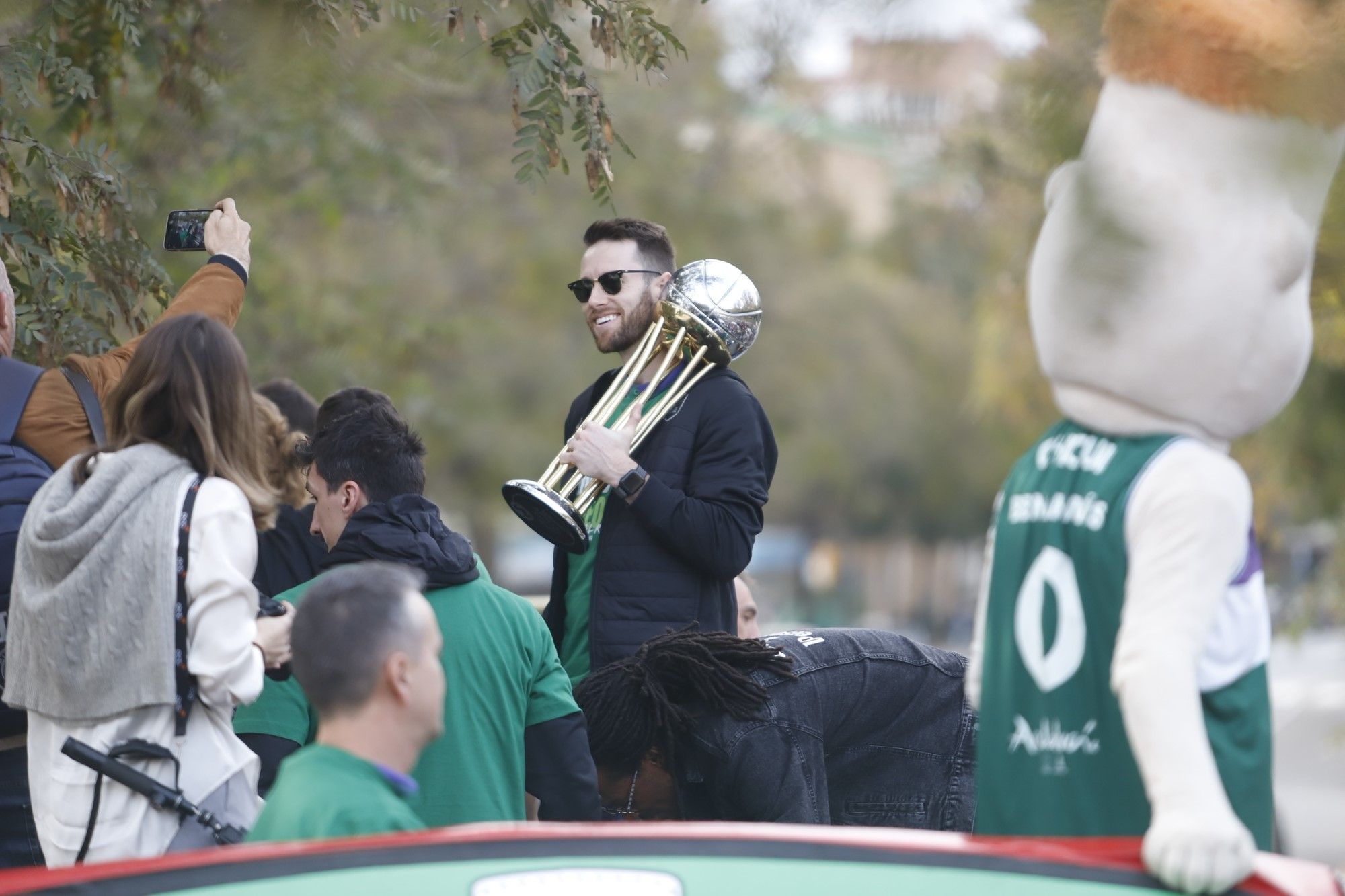 La fiesta del Unicaja, campeón de la Copa del Rey, por las calles de Málaga