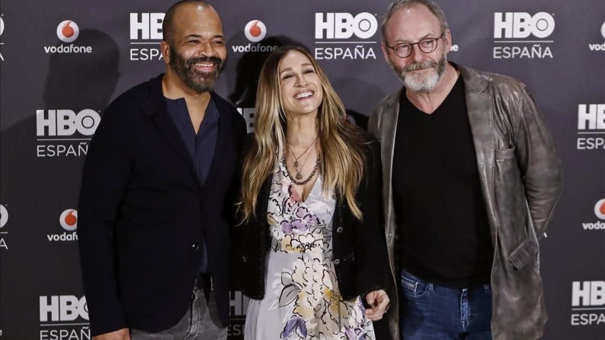 Jeffrey Wright Sarah Jessica Parker y Liam Cunningham, en la presentación de HBO España