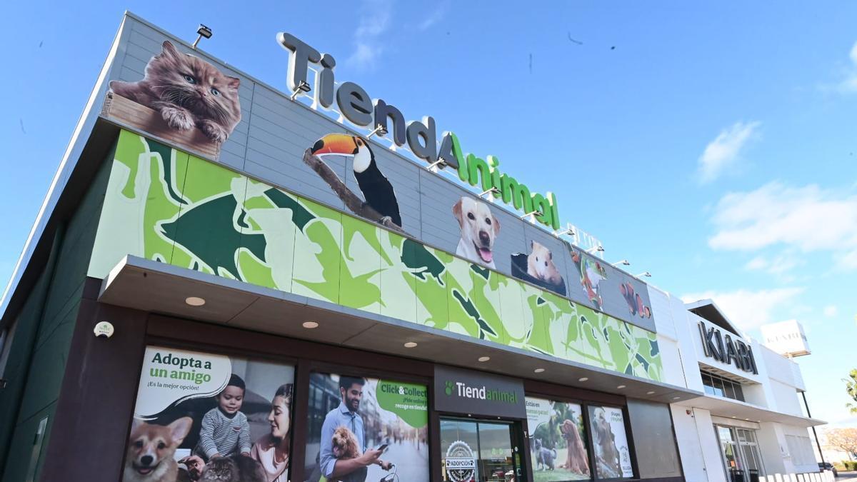 Una empresa de EEUU adquiere dos tiendas de la Ciudad del Transporte de Castellón