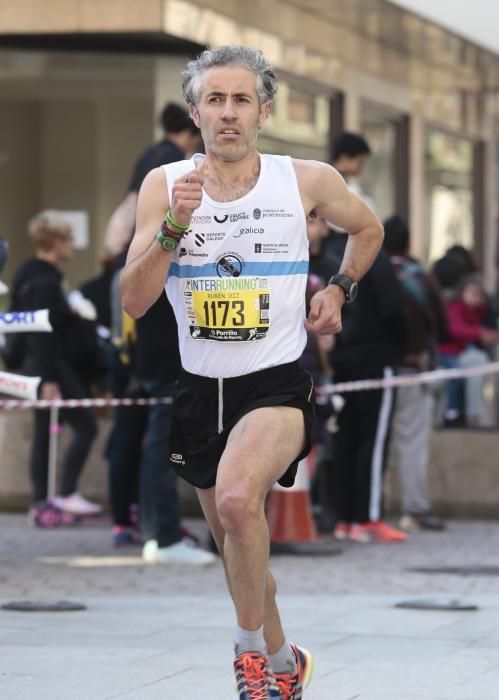 Más de dos mil deportistas corrieron esta mañana en la prueba que discurría por el centro de la ciudad del Louro