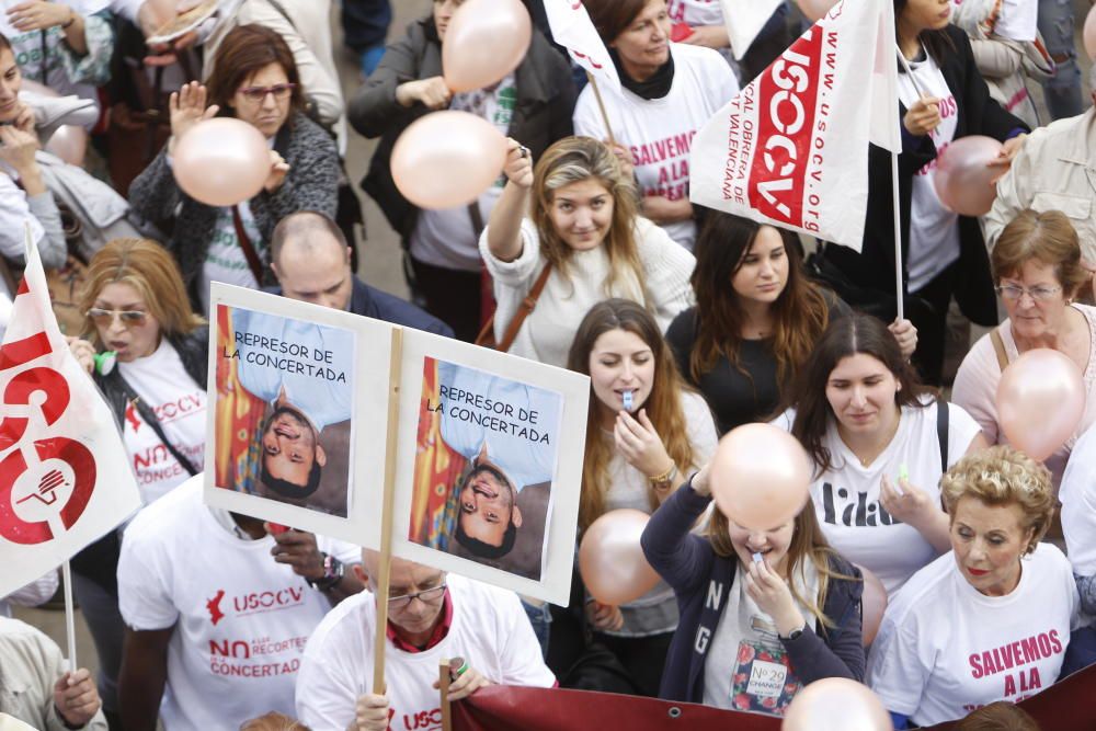 Manifestación en contra de los recortes de aulas en la enseñanza concertada