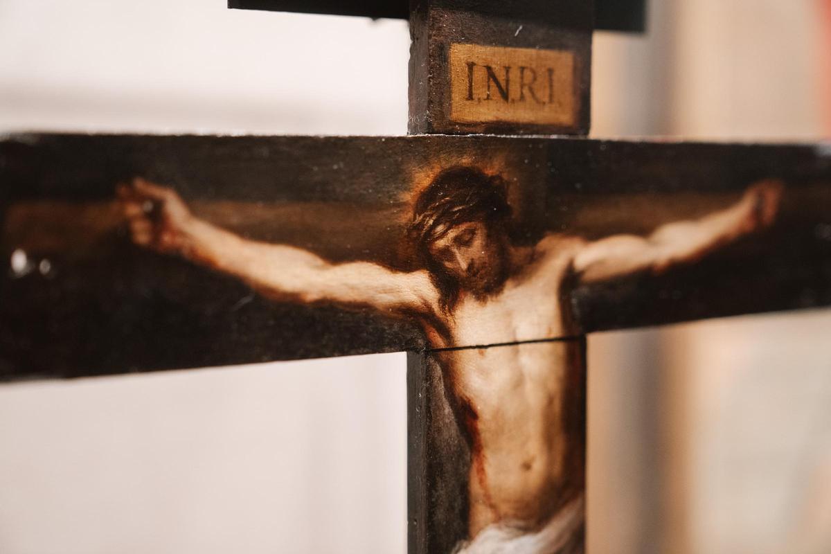 Crucifijo atribuido a Murillo, en la sala de subastas