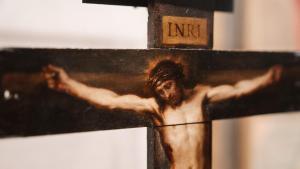 Crucifijo atribuido a Murillo, en la sala de subastas