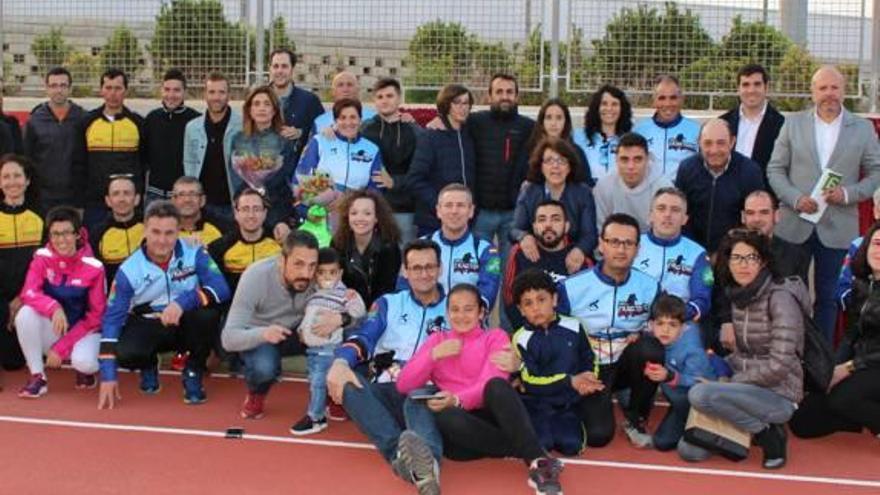 El «Muro del Esfuerzo» reconoce a trece deportistas que han hecho la maratón