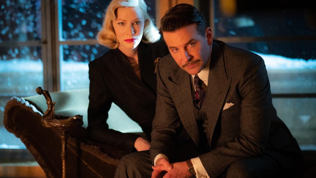 Bradley Cooper y Cate Blanchett, en un fotograma de 'El callejón de las almas perdidas'