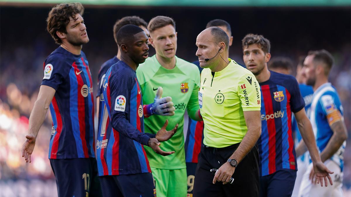 Mateu Lahoz desquició al Barça ante el Espanyol