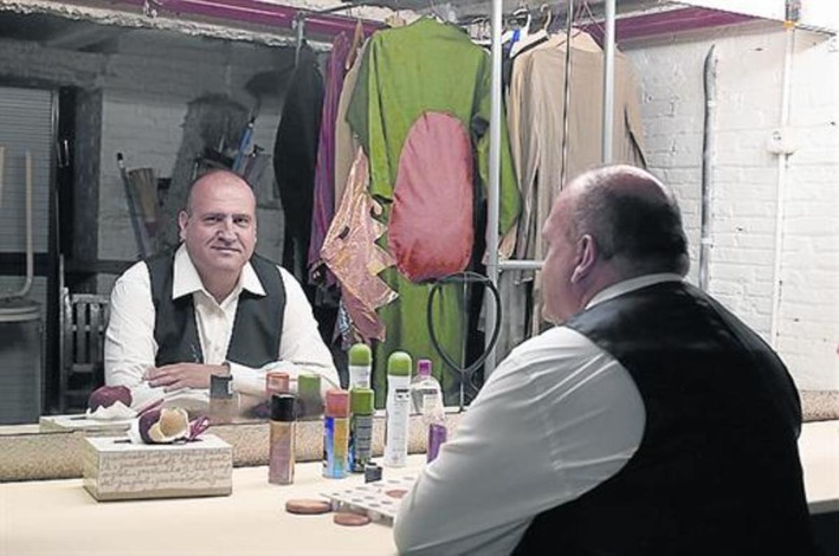 Lluïsos d’Horta 8 Xavi Martínez, al camerino del teatre. Lluïsos d’Horta 8 Xavi Martínez, al camerino del teatre.