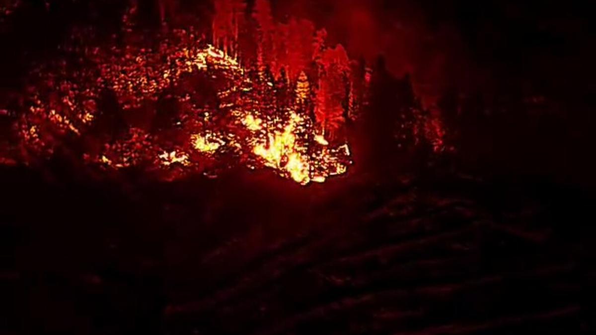 Vista del incendio de La Palma desde un dron de vigilancia de la UME.