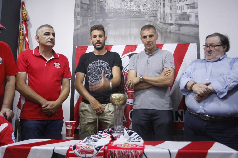 Stuani va rebre un homenatge per part de la Penya Gironina