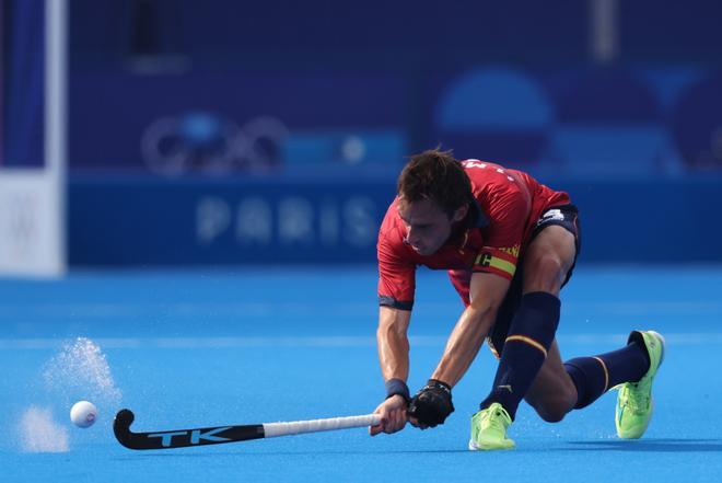 El español Marc Miralles durante el partido de hockey hierba que enfrentó a Países Bajos y a España en los Juegos Olímpicos París 2024 en Colombes, Francia, este viernes. 