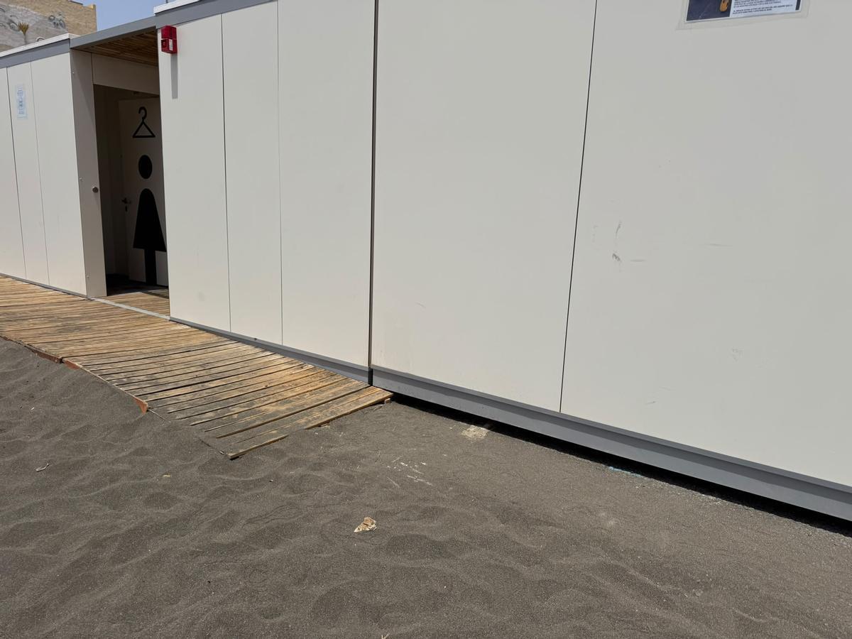 El arma del crimen fue hallada en la apertura debajo de unos baños de la playa de Gran Tarajal.